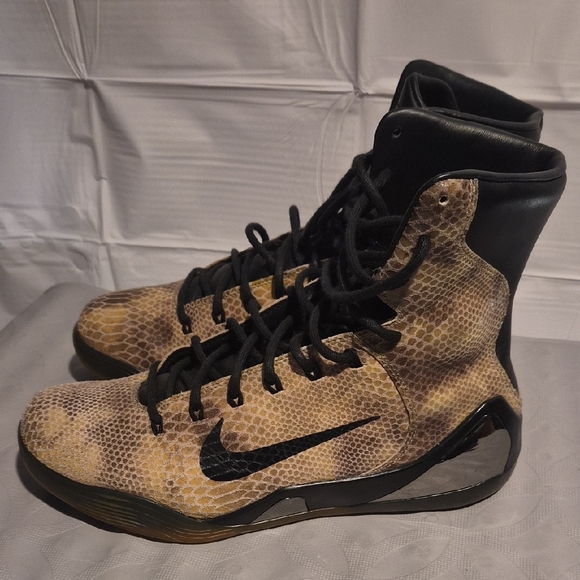 Kobe Beyant 9 High EXT Snakeskin Sneakers Size 10.5 Pre-owned No Box. Hat Is NWT - Picture 4 of 14